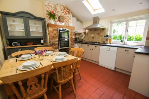 Beeches Cottage - Beautiful Garden - Parking House in Mid Sussex District