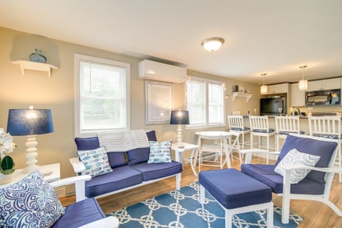 Charming Wareham Cottage Near Bay and Cape Cod! Maison in Onset