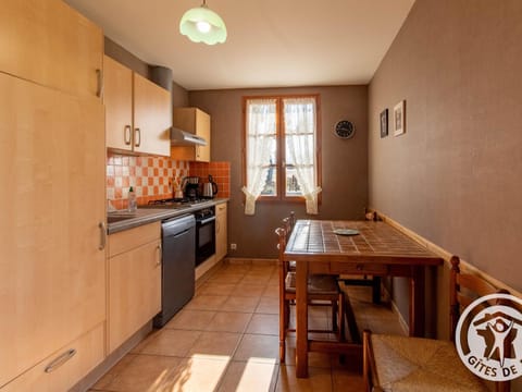 Gîte familial près de la Loire avec grand jardin, parking privé, proche Saumur et activités nautiques - FR-1-622-40 House in Gennes-Val-de-Loire