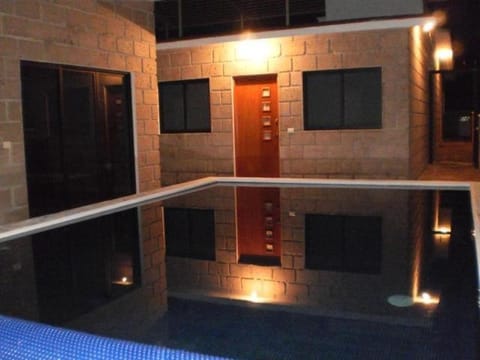 CASA CON SUITS DE LUJO, 2 JACUZZI Y ALBERCA PRIVADA cerca DE LA REDONDA House in State of Querétaro