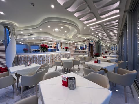 Restaurant/places to eat, Banquet/Function facilities