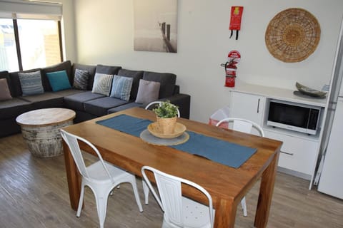 Dunbar Court Unit 3 - Bring your own linen Apartment in South West Rocks