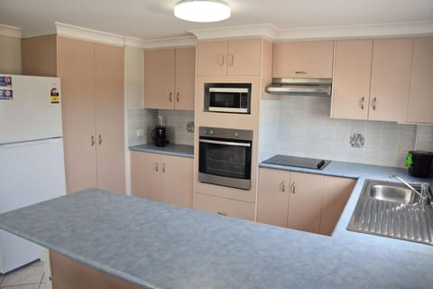 Astor Apartment 2 - Bring your own linen Apartment in South West Rocks