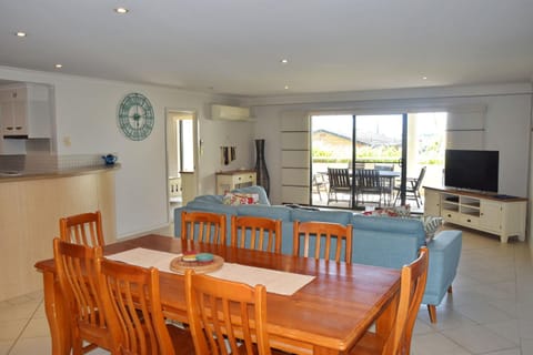 Jubilee Apartment 04 - Bring your own linen Apartment in South West Rocks