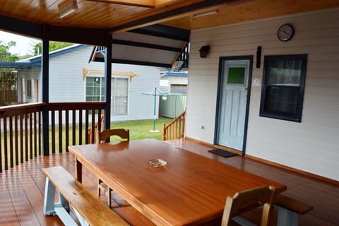 Mistys Beachside Cottage - Bring your own linen. House in South West Rocks