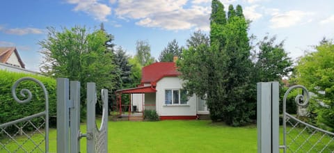 Property building, Facade/entrance, Garden