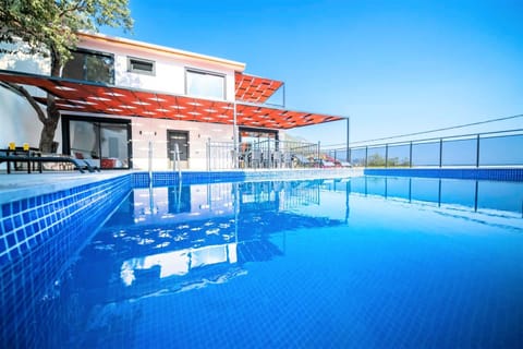 Balcony/Terrace, Swimming pool, Swimming pool