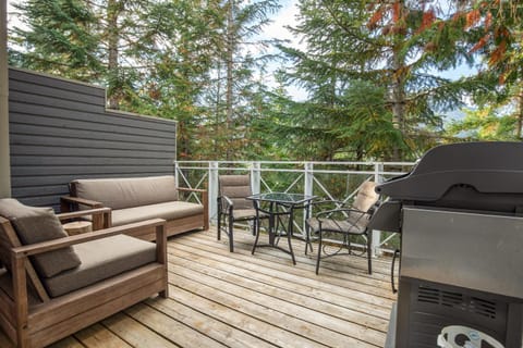 Beautiful Multi-Level Townhome 2BR in Creekside by Harmony Whistler House in Whistler