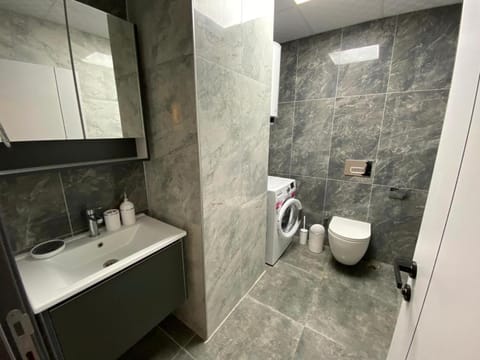 Brand new 2 bedroom apartment with pool Didim good location Condo in Didim