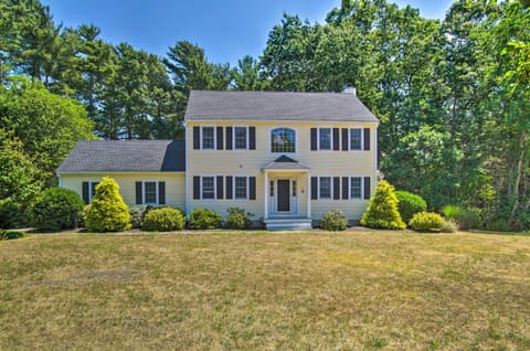 Marion Home with Private Deck Less Than 1 Mi From Beach House in Mattapoisett