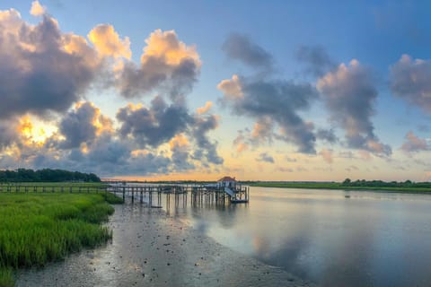 Waterfront Sunset Beach Escape with Dock and Golf View House in Calabash