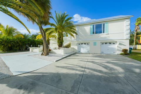 Island Pineapple - 404 - 80th St House in Holmes Beach