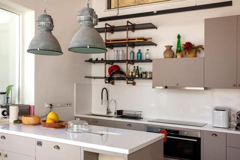 Kitchen or kitchenette, Communal kitchen