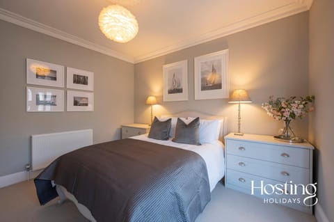 The Aston - Superbly Equipped 4 Bedroom Townhouse House in Henley-on-Thames