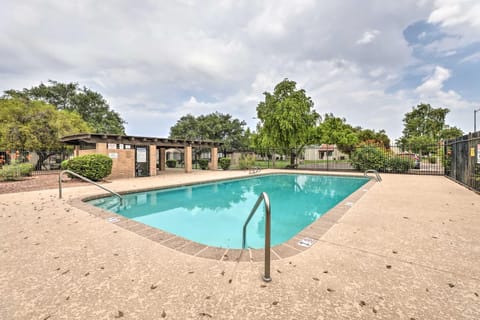 Renovated Chandler Townhome Walk to Downtown House in Chandler