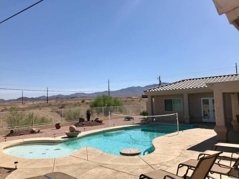 PRIVATE VIEW ON THE LAKE SIDE OF 95! Sleeps 16 Casa in Lake Havasu City