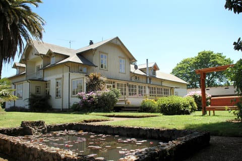 Property building, Day, Garden