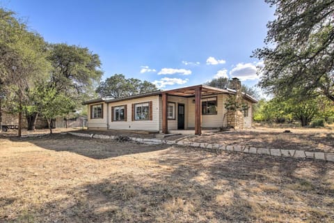 Lake LBJ Cabin Walk to Parks and Boat Ramp! House in Granite Shoals
