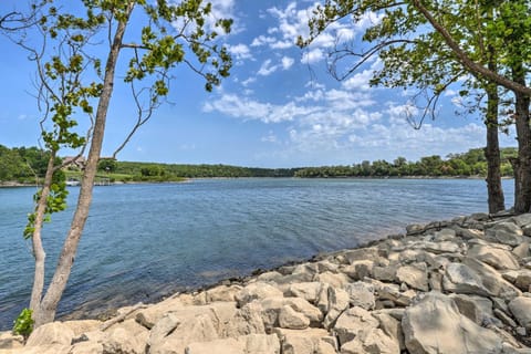 Table Rock Lake Getaway with Fire Pit, Deck and Grill! House in Table Rock Lake