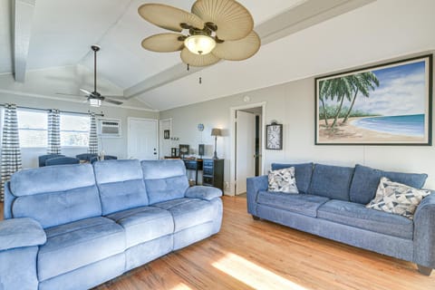 Second-Row Surfside Beach House Newly Renovated! House in Surfside Beach