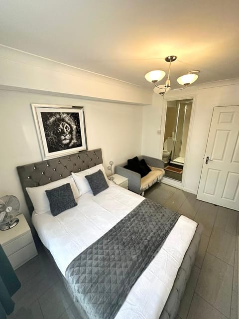 "Bright & Spacious" 3 BR flat by Kings cross, St Pancras station!!!! Apartment in London Borough of Islington