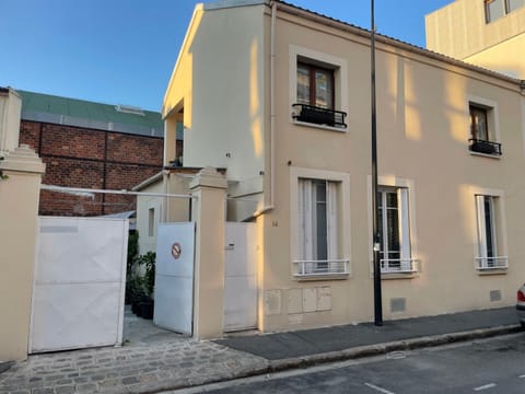 Property building, Facade/entrance