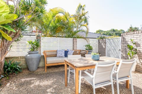 Sawtell Beachfront Villa - 2 mins to everything! Condo in Toormina