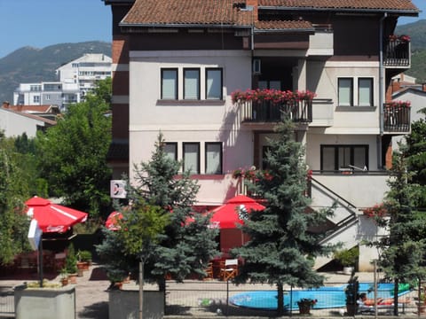 Property building, Garden view, Pool view