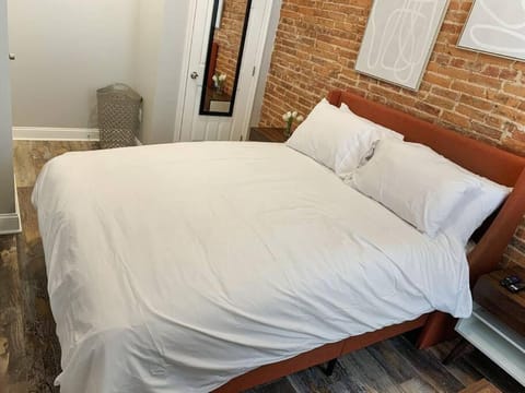 Cozy Modern Apt in the Heart of Fells Point! Apartment in Baltimore