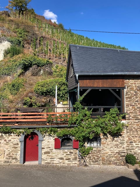 Property building, Day, Natural landscape, Balcony/Terrace, Mountain view