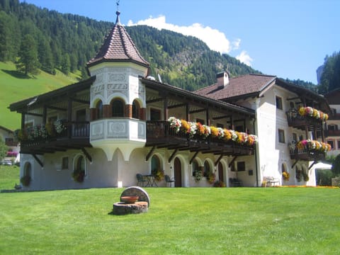 Property building, Day