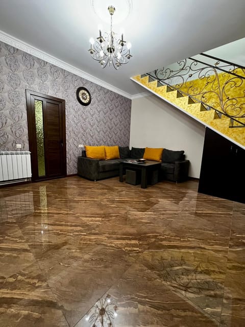New , comfortable 3 bedroom house Casa in Yerevan