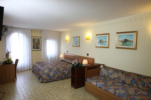 Bed, Seating area, Bedroom