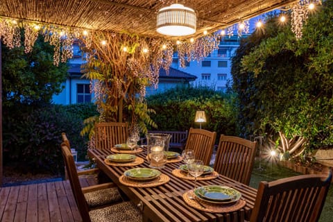 Property building, Facade/entrance, Garden, Garden, Dining area, Garden view, Garden view