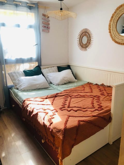 Bed, Photo of the whole room