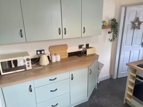 Kitchen or kitchenette, minibar, pet friendly, toaster