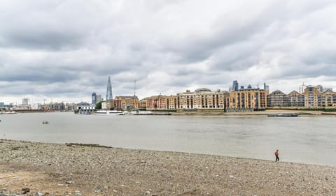 Nearby landmark, Neighbourhood, City view, River view