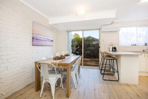 Bonnies Bliss 10 Mins Walk to Beach Apartment in Culburra Beach