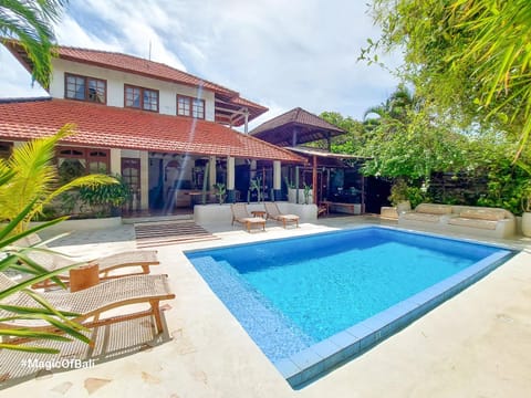 Ocean Star Villa Four near KuDeTa Beach Villa in Kuta