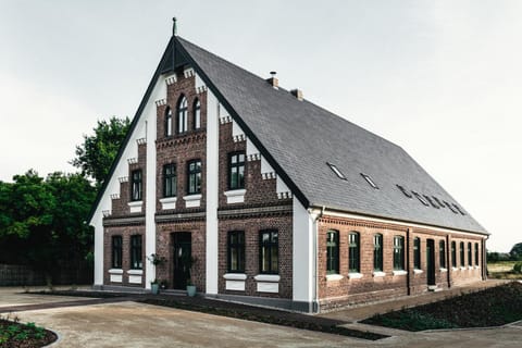 Property building, View (from property/room)