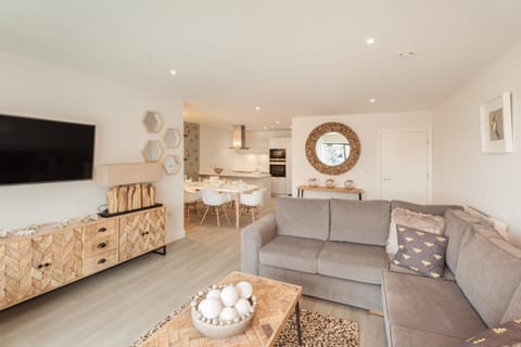 12 Woolacombe East - Luxury Apartment at Byron Woolacombe, only 4 minute walk to Woolacombe Beach! Apartment in Woolacombe