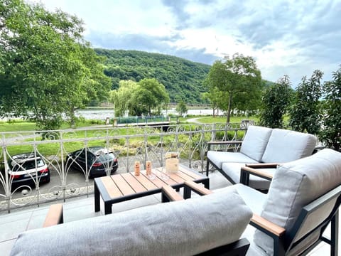 Direct Moselle view 200m² 4 SZ 10Pers Terrace Eigentumswohnung in Ediger-Eller