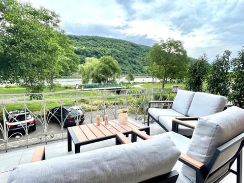 Balcony/Terrace, Garden view, Mountain view, River view, Street view