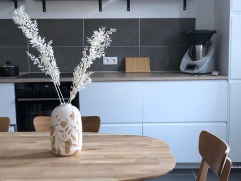 Dining area, Food, kitchen