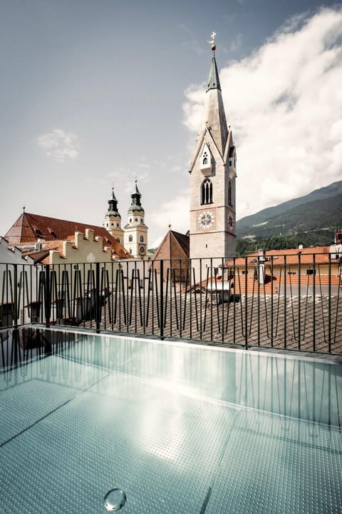 River view, Swimming pool