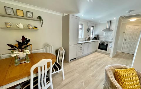 Charming 2 Bedroom Bungalow with open plan living House in Felixstowe