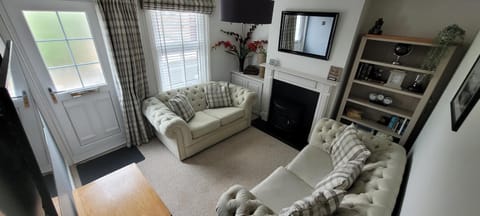 Caister Cottage, beach 1 minute walk away House in Caister-on-Sea