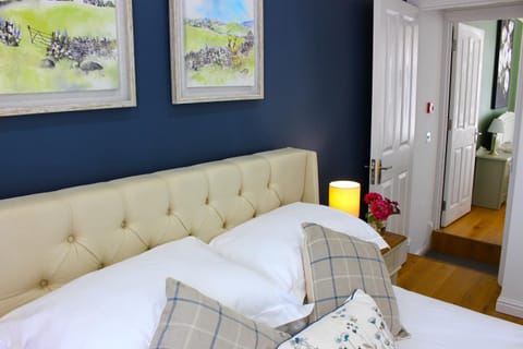Elegant 4 bedroom, Maidstone house by Light Living Serviced Accommodation House in Maidstone