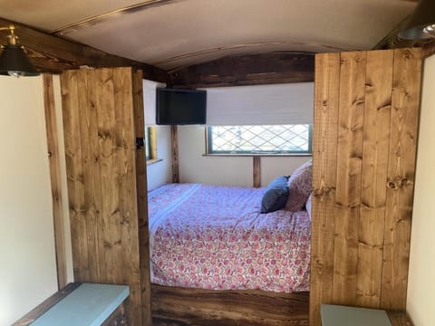 Modern Shepherd's Hut at St Anne's Country House in Plymouth