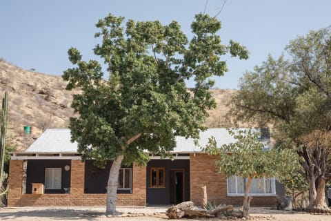 Property building, Patio, Facade/entrance